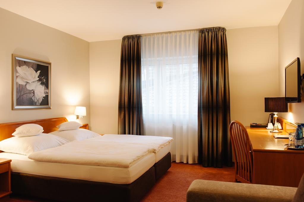 Hotel Santin Bełchatów Exterior foto